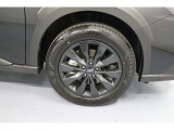 純正18インチアルミホイール装備!サイズは225/60R18になります!