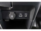 スマートフォンなどの音楽再生が可能なUSB接続ジャック装備車両です♪♪♪