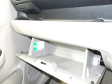 助手席側のインパネにも収納場所確保☆車検証や取扱い説明書を収納できます♪