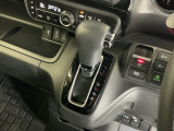 停車中にブレーキペダルを踏み続けなくてもブレーキ保持ができるオートマチックブレーキホールド機能もついております。