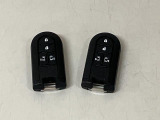 スマートキーを装備しています☆カギをカバンやポケットに入れて頂いた状態でドアロックの開閉やエンジンスタートをして頂けますよ!とても便利な装備です!