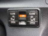 運転席からもスイッチ1つでリヤドアを開閉する事ができます。