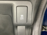 VSA装備車です。VSAはドライバーの操作と車の動きを見守っています。もし車の挙動が乱れたとき、4輪別々にブレーキをかけたり、エンジンパワーをしぼることによって車を安定させます。