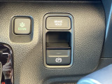 スマートな電子制御式パーキングブレーキに加え、渋滞時などでブレーキペダルから足を離しても停車を維持するオートブレーキホールド機能により、運転がより快適になります。