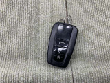 手荷物が多いときでも、スマートキーをバッグやポケットに携帯していれば、キーを取り出すことなくドアの解錠・施錠ができます