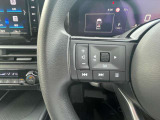 手元のスイッチでオーディオ操作出来ます☆視線をずらさなくて良いので安全運転にも一役かっていますね♪