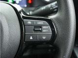 ◆アダプティブクルーズコントロール◆予め設定した車速内でクルマが自動的に加減速。前走車との適切な車間距離を維持しながら追従走行します。【LKAS】車線維持支援システムでステアリング操作を支援。