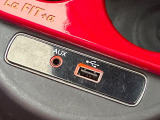 ●USB・AUX接続:お手持ちのミュージックプレーヤーを接続し、車内でお気に入りの音楽を気軽に楽しむことができます♪