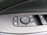 ドアミラーの鏡面の調節、格納は運転席からすべて操作できます!