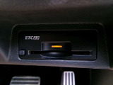 ETCなら高速道路をスイスイと通過!!クルマは料金所をノンストップで通過することができます!
