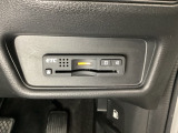 ハンドルの右下にETCがついています。高速道路の料金所の通過も楽々です!。カードの取り出しもしやすい場所についています。