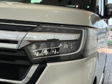 LEDヘッドライトは、点灯の瞬間から最大光量を発揮し、突然暗くなるトンネルなどでの安定感を高めます。