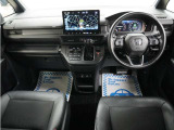 運転にかかわる様々な操作を安全に行えるように視点移動が少なく、操作性に配慮されたスイッチ類が凝縮されたコクピットです。