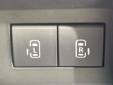 【両側パワースライドドア】スマートキーや運転席のスイッチで後席両側スライドドアの開閉が可能♪電動だから力を入れてドアを開ける必要が無く、小さなお子様でも簡単に開け閉めでき快適です♪
