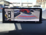 360&deg;ビューモニターでは4つのカメラで前後左右・俯瞰映像でドライバーからは見えない領域の危険認知をサポート。全周囲の死角を減らし、狭い駐車場や幅寄せ、丁字路進入時などの運転の安心感を高めます