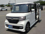 ★両側パワースライドドア★狭い駐車場や壁際などでの乗降りに便利です!操作はワイヤレスリモコン、室内のコントロールスイッチ、ドアハンドルで行えます!挟み込み防止機能付で安心!