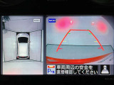 【アラウンドビューモニター】まるでクルマを真上から見ているようなアラウンドビューモニターで運転をサポート。運転席から見えにくい車の四隅や後方もモニターでしっかり見えます。