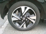 純正15インチアルミホイールに、165/55R15タイヤを装着しております。