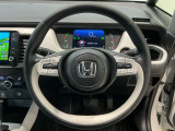 運転にかかわる様々な操作を安全に行えるように視点移動が少なく操作性に配慮されたスイッチ類が凝縮されたコクピットです。