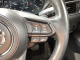 MRCC(マツダレーダークルーズコントロール)は先行車との車間を維持しながら追従走行を行い、長距離でのドライバー負担を軽減させてくれます。