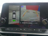 【アラウンドビューモニター】空から見下ろした映像がナビ画面にて確認可能です。駐車もラクラクですよ♪