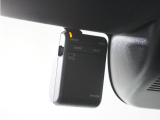 ◆ドライブレコーダー◆映像・音声などを記録する自動車用の装置です。 もしもの事故の際の記録はもちろん、旅行の際の思い出としてドライブの映像を楽しむことができます。