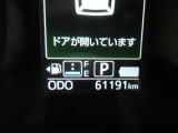 たとえばダイハツのお店にある、たくさんのスマアシ搭載車は、正常に作動する事をしっかり確認します。