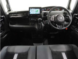 ◆視界広々で非常に運転しやすくロングドライブでも疲れを感じさせないすっきりとまとまったインパネ周りです。