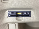 ハンドルの左下にETCがついています。高速道路の料金所の通過も楽々です。 カードの取り出しもしやすい場所についています。