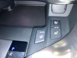 運転席・助手席にはシートヒーターとシートベンチレーター、ステアリングヒーターが装備されており季節を問わず快適にドライブしていだけます