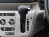 ストレート式のシフトレバーを採用しております♪シンプルなので、誰でも使いやすいですネ☆