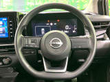 インテリアに合わせたデザインのステアリングは、運転される方のことも考え、運転しやすい形状、大きさです。是非一度、実際に触ってお確かめください。