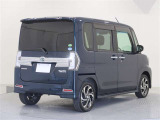 大きく開くバックドアは荷物の積み下ろしが楽です。