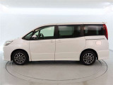 両側パワースライドドア付きだから、狭い駐車スペースなどでの 乗り降りラクラク!小さなお子さまのいるご家庭には嬉しい装備。