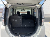 リヤシートも全車消毒済み。シートを倒すとゆったりとした室内空間に★レジャーにショッピングに大活躍!シートは左右別々に動くのでアレンジいろいろ!