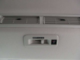 車内の空気を効率的に循環させて、冷気や暖気の偏りを解消する機能です。静粛性にも優れており、後席の快適性を高めてくれます。
