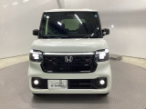 車の個性が現れるフロントデザイン。バランスの取れたフォルムは飽きが来ず、毎日のドライブを誇らしい気持ちにさせてくれる美しさです