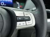 ◆アダプティブクルーズコントロール◆予め設定した車速内でクルマが自動的に加減速。前走車との適切な車間距離を維持しながら追従走行します。【LKAS】車線維持支援システムでステアリング操作を支援。