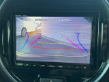 【バックカメラ】駐車時に後方がリアルタイム映像で確認できます。大型商業施設や立体駐車場での駐車時や、夜間のバック時に大活躍!運転スキルに関わらず、今や必須となった装備のひとつです!