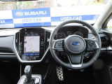 シンプルで機能的な運転席まわり。車お操作することを重視したインテリア。