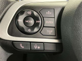 【ステアリングスイッチ付ハンドル】ナビゲーションに視線を移さず、ハンドルから手を離さず、運転に集中したまま手元でオーディオ操作できます♪