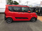 車両右側面からの写真になります。車をご覧になりたい時はお気軽に最寄りの店舗へご相談下さい。