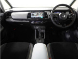 ◆視界広々で非常に運転しやすくロングドライブでも疲れを感じさせないすっきりとまとまったインパネ周りです。