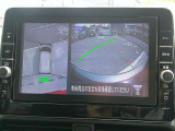 【アラウンドビューモニター】空から見下ろした映像がナビ画面にて確認可能です。駐車もラクラクですよ♪