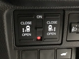 【両側パワースライドドア】両側がパワースライドドアになっており、運転席のスイッチやスマートキーでも開閉が可能です!開口部も広いので乗り降りも楽々♪