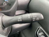 トンネル進入時や暗くなれば自動点灯するオートライトです。