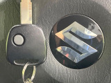 【キーレス】少し離れた場所からでもボタン一つでドアの開錠・施錠ができるのでとっても便利!ドアの鍵穴周りに傷をつけることもありません♪