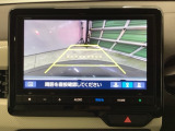 バックモニター付きで、車庫入れやバック時の後方確認をしっかりサポート。モニターに映し出される映像で死角も確認しやすく、狭い場所での駐車や後退時の操作をより安心して行えます。