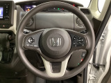 ハンドルにHondaセンシング系のクルーズコントロールやレーンキープアシストなどのスイッチと、オーディオの操作スイッチが装備されています。ハンドルから手を離さず安全に操作できます。