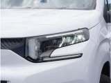 【ヘッドライト】省電力で長寿命の明るく運転しやすいLEDヘッドランプです。明るく照らすので暗い夜道からお客様を守ってくれます。
